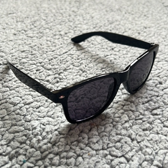 Classic Style Polarized Unisex Sunglasses - Picture 5 of 9